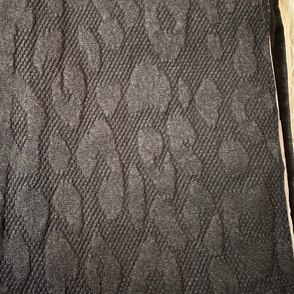 RARE NWT FABLETICS SCULPTKNIT LEPARD PRINT
7/8 LEGGING BLACK - Picture 7 of 10